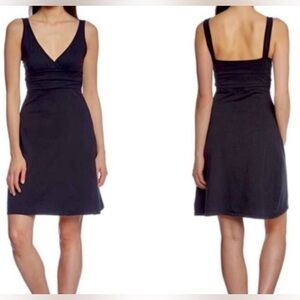 Patagonia 👗Classic Black V-Neck Mini Dress, size Small 95% Organic cotton